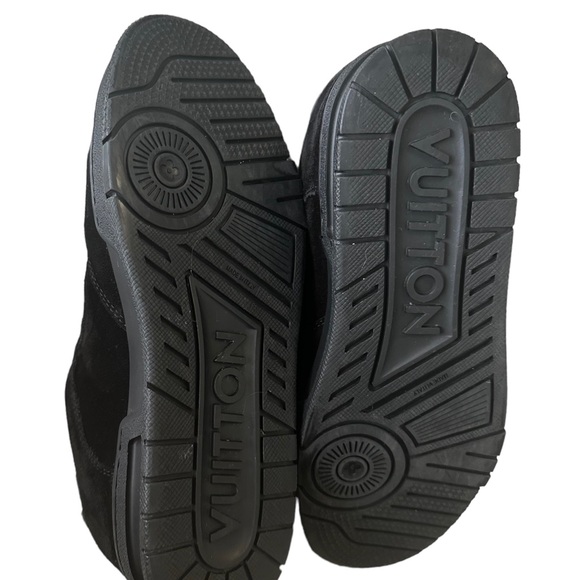 Louis Vuitton LV Uniform Trainer sneakers
SIZE: LV 8.5, US 9.5 - Picture 8 of 13